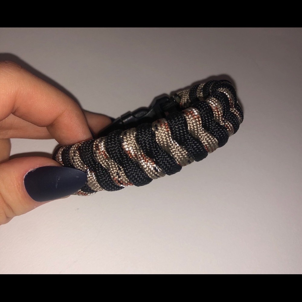 Paracord bracelet